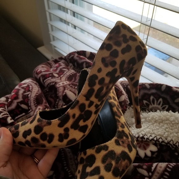 Like new Cheetah print heels!! - Picture 3 of 5